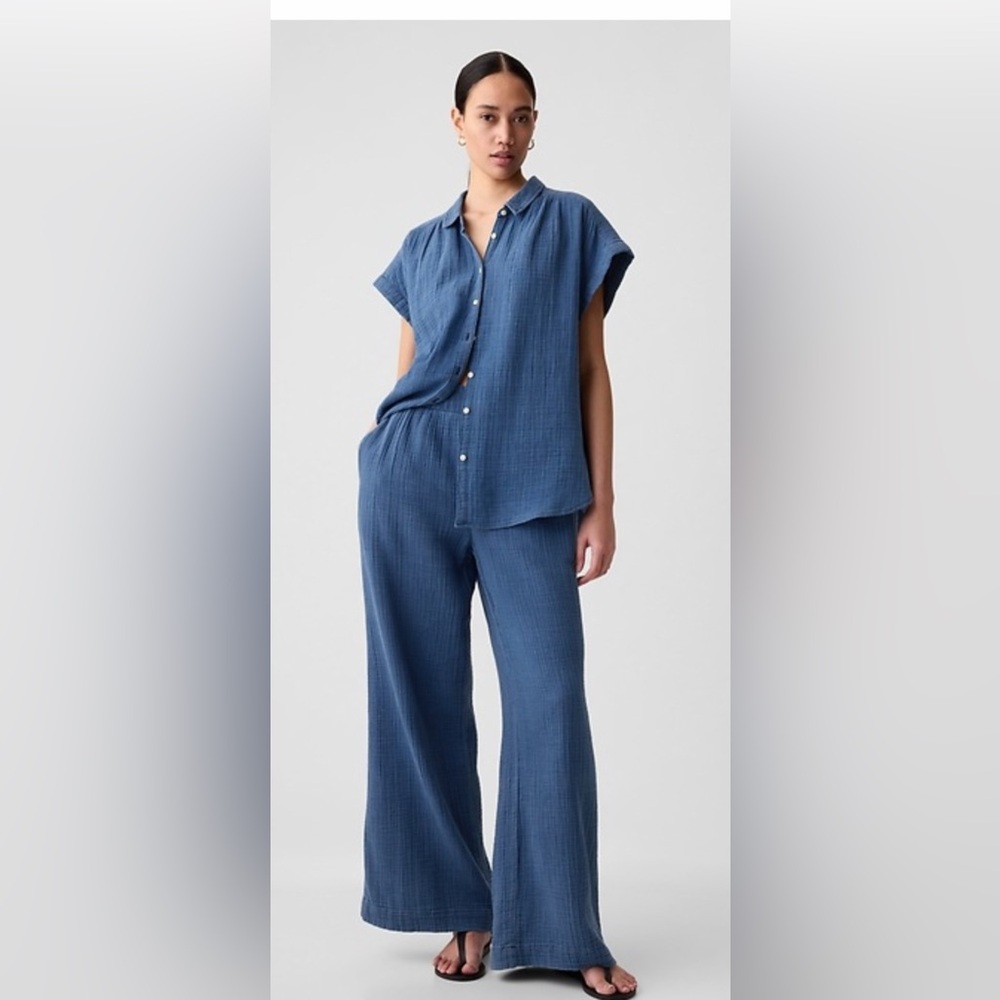 Gap cotton crinkle gauze pants set.